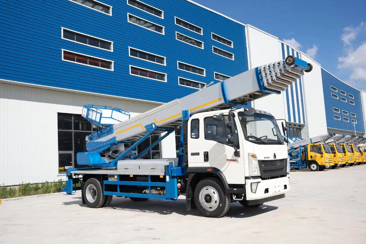 出租云梯车高空作业车 建筑垃圾搬运